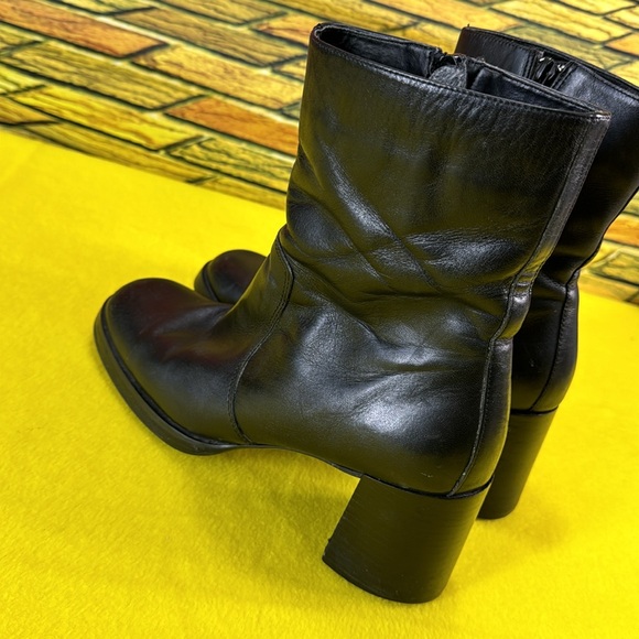 Croft and Borrow ankle mid calf boots - Picture 8 of 8